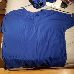 Cherokee medium top v neck